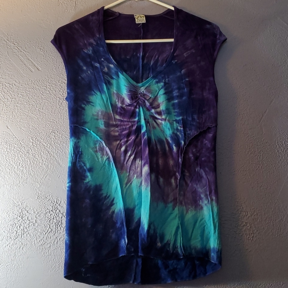 Cali kind hand tye dye top OS(S,M,L)